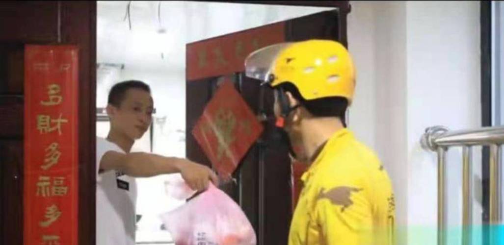 外卖小哥助人回家（外卖小哥助人回家视频）