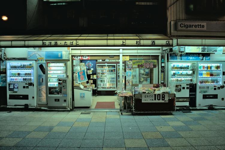 凌晨三点便利店的人类观察(凌晨便利店开门吗)