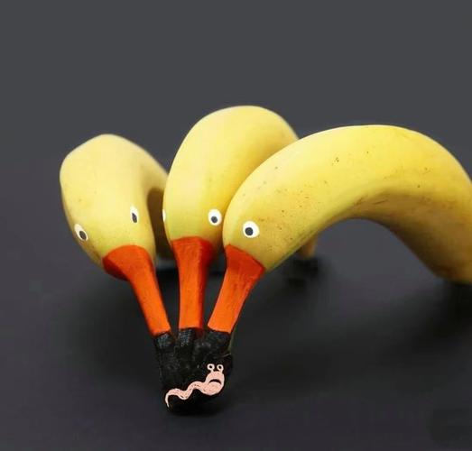 用香蕉皮制作生物塑料(怎么用香蕉皮做小动物)